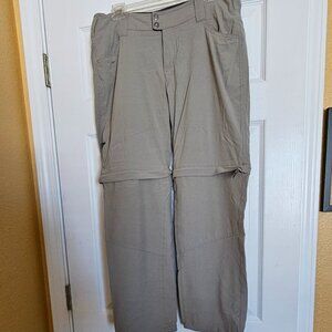 Women's Columbia Omni-shield convertible cargo pants size 12